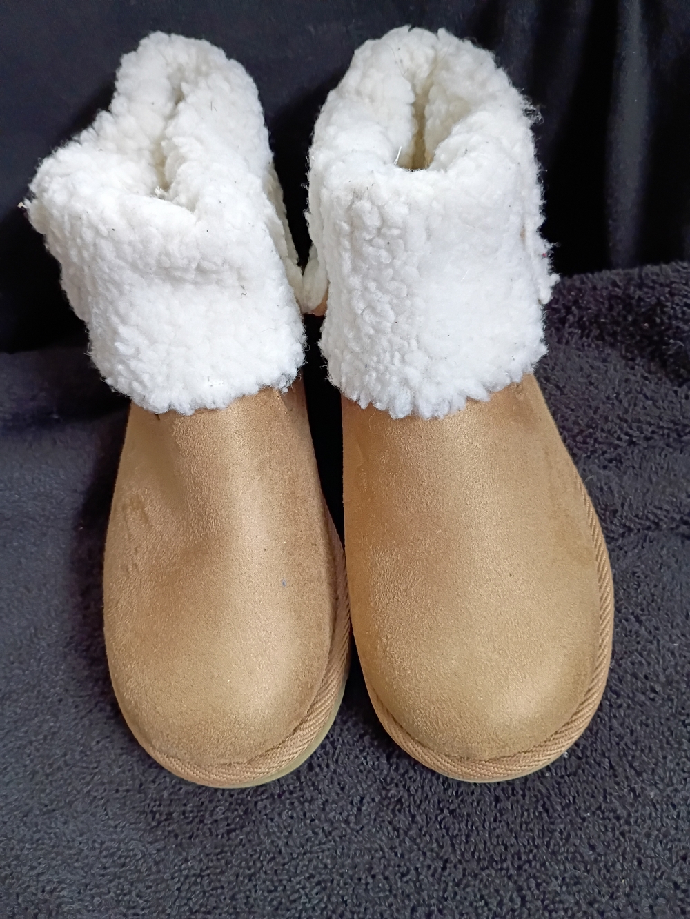 *NEVER WORN* Airwalk Tan Ankle Booties with White Faux-Sherpa Cuff